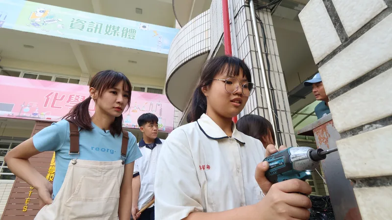 雲林縣石榴國中｜實驗科技校園 化學實驗到生活電機
